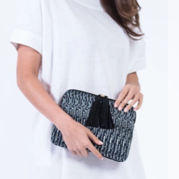 Bloom & Give Kavya Clutch - Picture 11 of 11